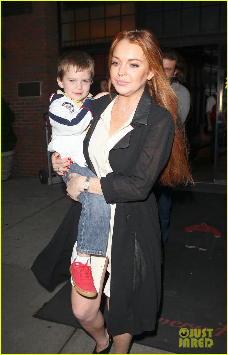 Lindsay Lohan First PostArrest Pics & Surveillance Video! Photo(01)
