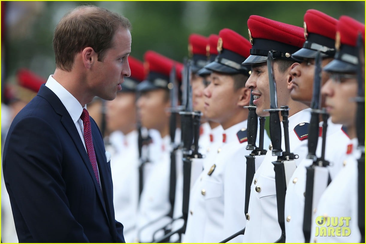 Prince William & Duchess Kate Visit the Istana in Singapore Photo(01)