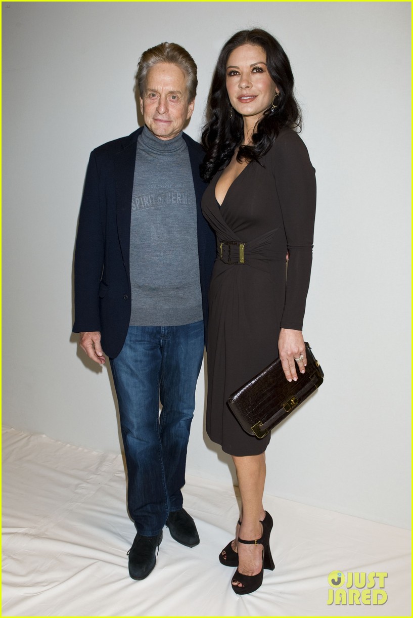 Olivia Munn & Camilla Belle: Michael Kors Show at NYFW!: Photo 2720131