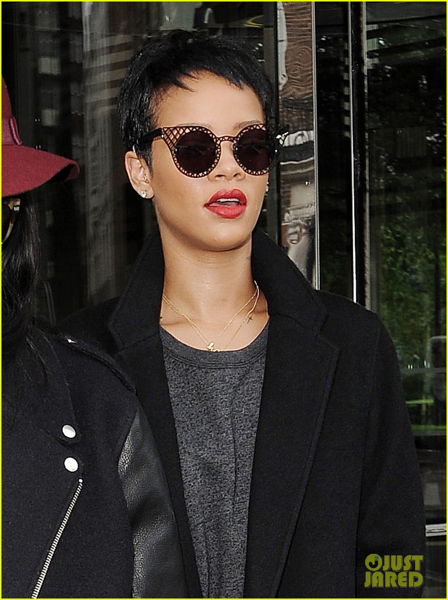 Rihanna: Download 'Diamonds' on iTunes!: Photo 2728748 | Rihanna Photos