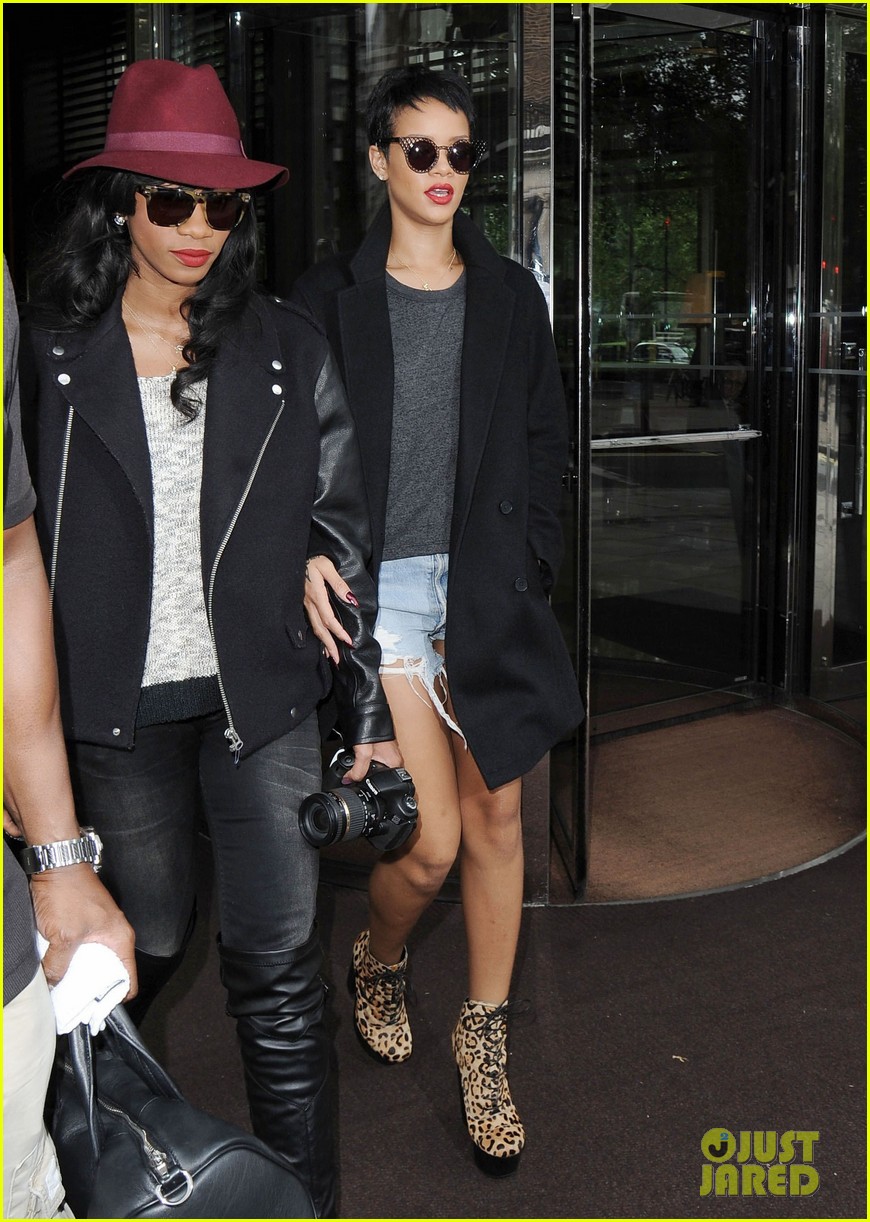 Rihanna: Download 'Diamonds' on iTunes!: Photo 2728753 | Rihanna Photos