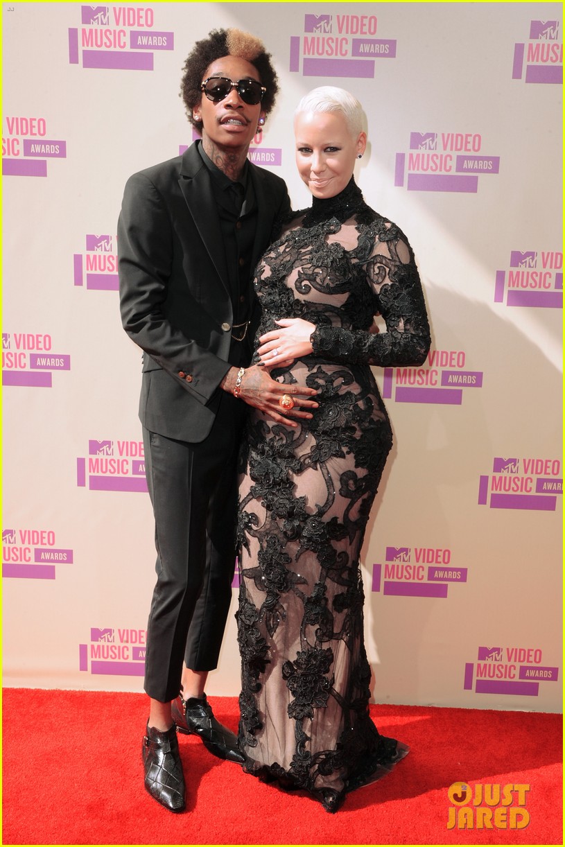 Amber Rose Pregnant Debuts Baby Bump at MTV VMAs! Photo 2715589