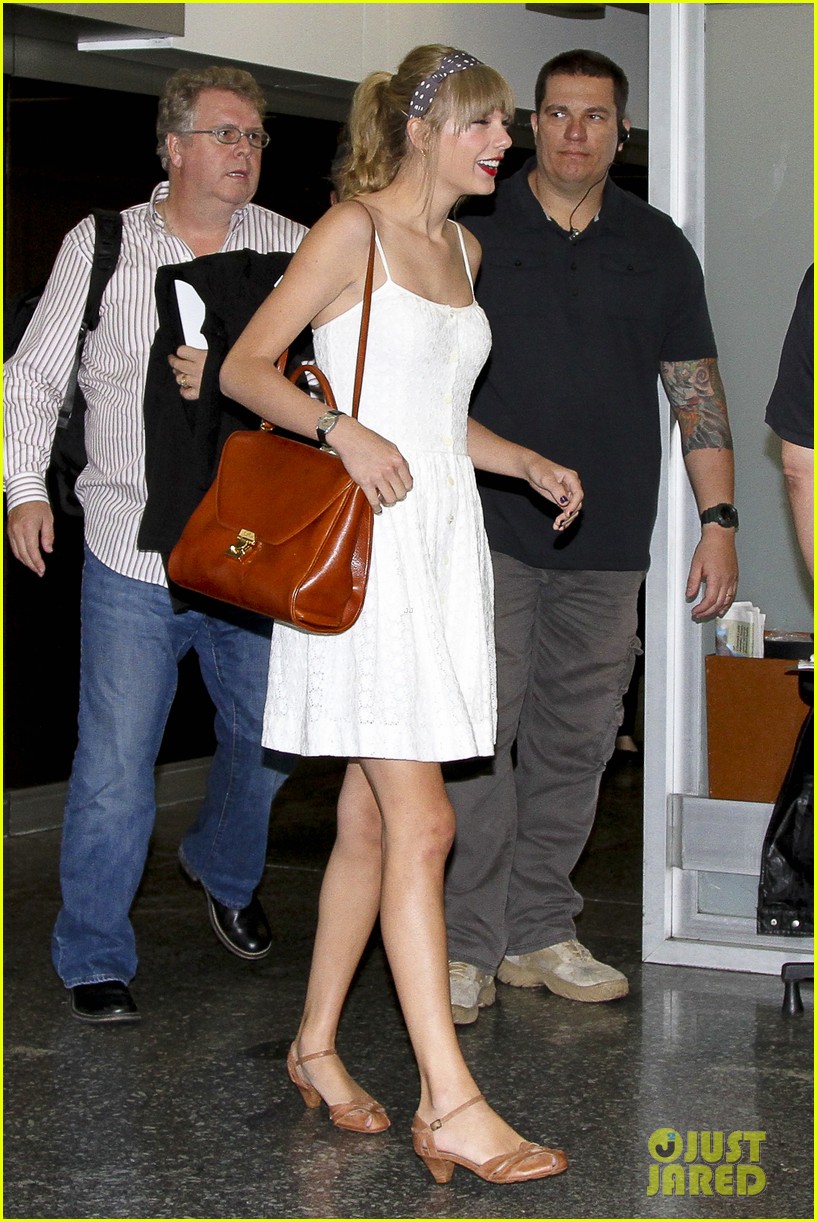 Taylor Swift: Canadian Country Music Awards!: Photo 2720193 | Taylor