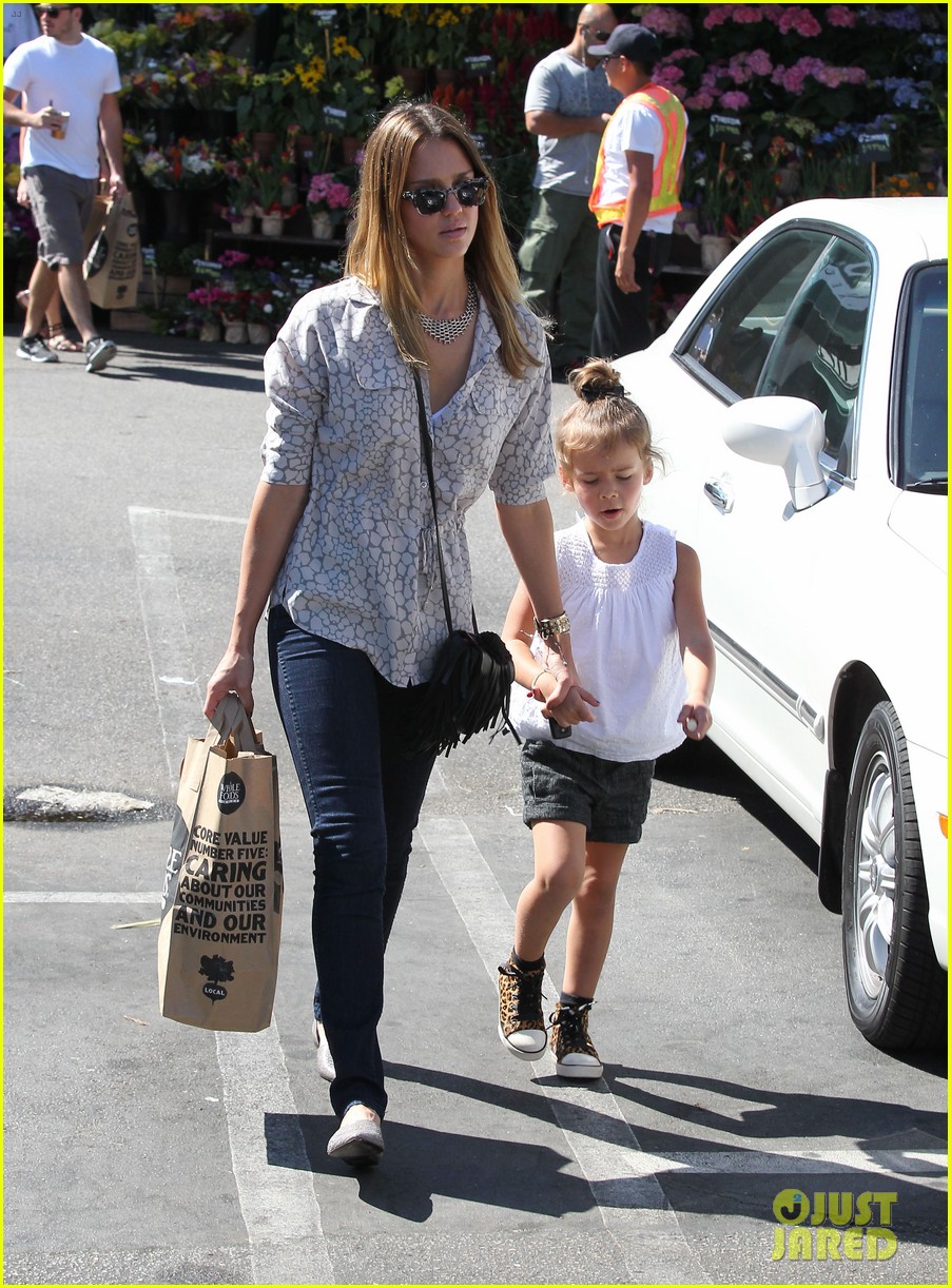 Jessica Alba Mommy & Me Manicures with Honor! Photo 2740253