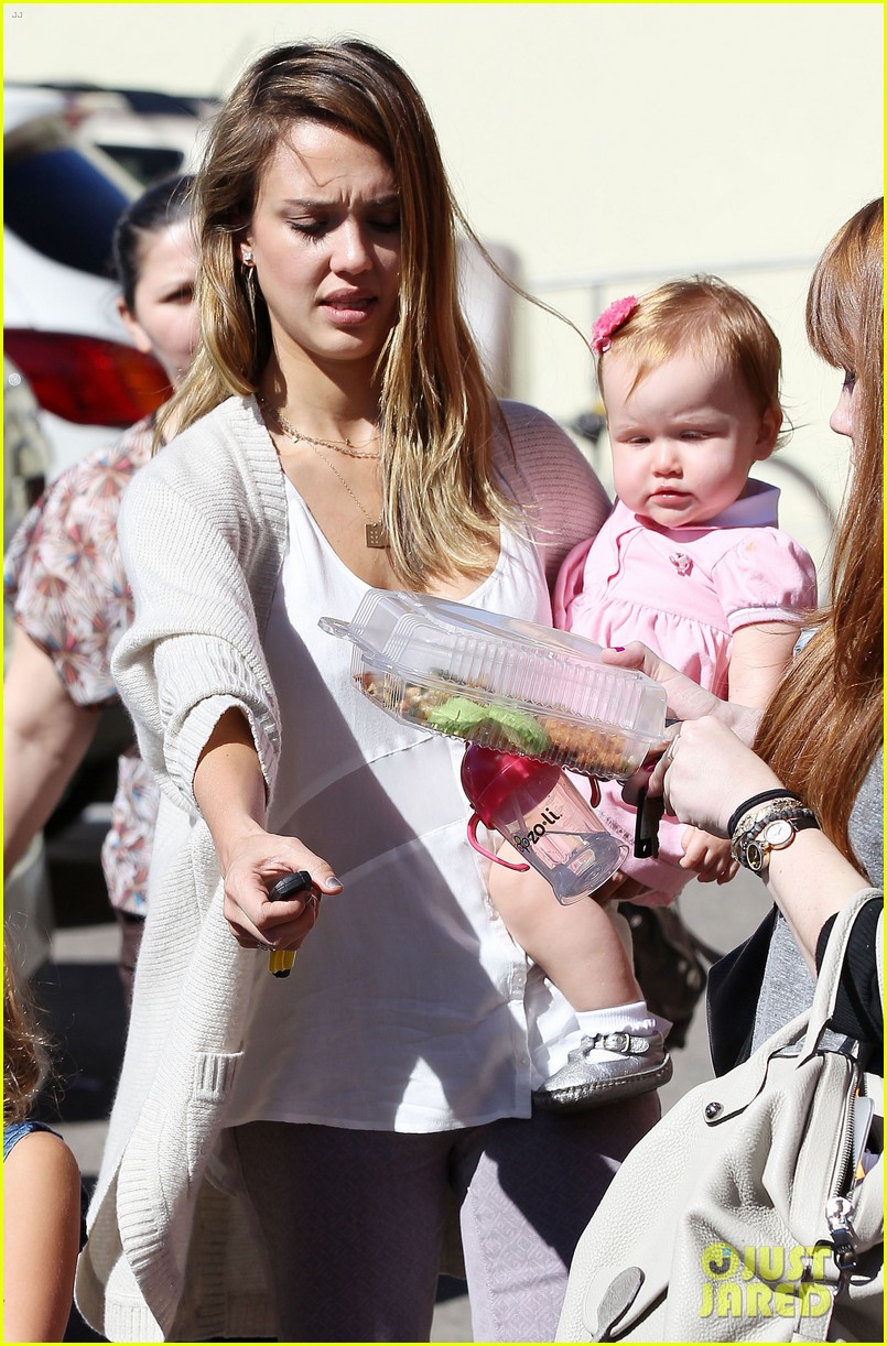 Jessica Alba & Family 'The Incredibles' for Halloween! Photo 2746594