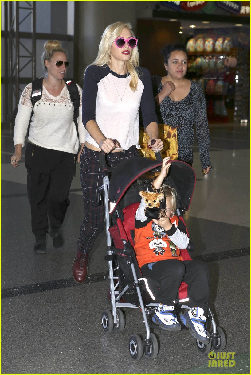 Gwen Stefani Happy Birthday Kisses to Gavin Rossdale! Photo 2748676(01)