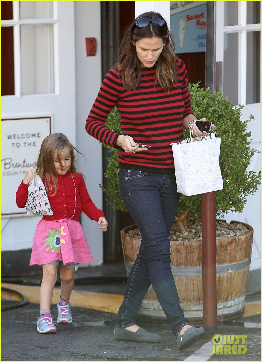 Jennifer Garner Breakfast ToGo with Seraphina & Samuel Photo 2732800