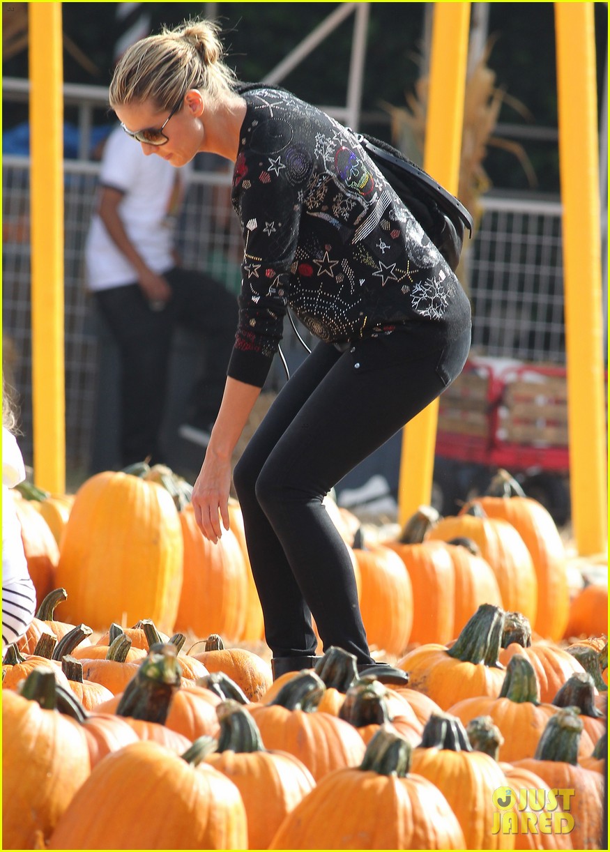 Heidi Klum & Martin Kirsten Pumpkin Patch with the Kids! Photo