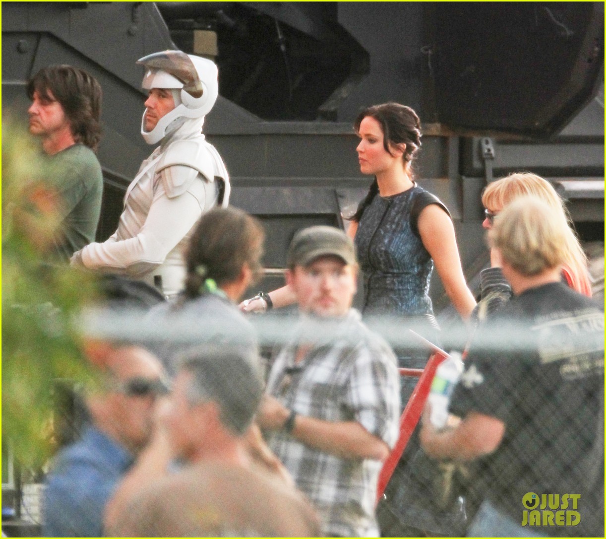 Jennifer Lawrence 'Catching Fire' Set! Photo 2737070 Hunger Games