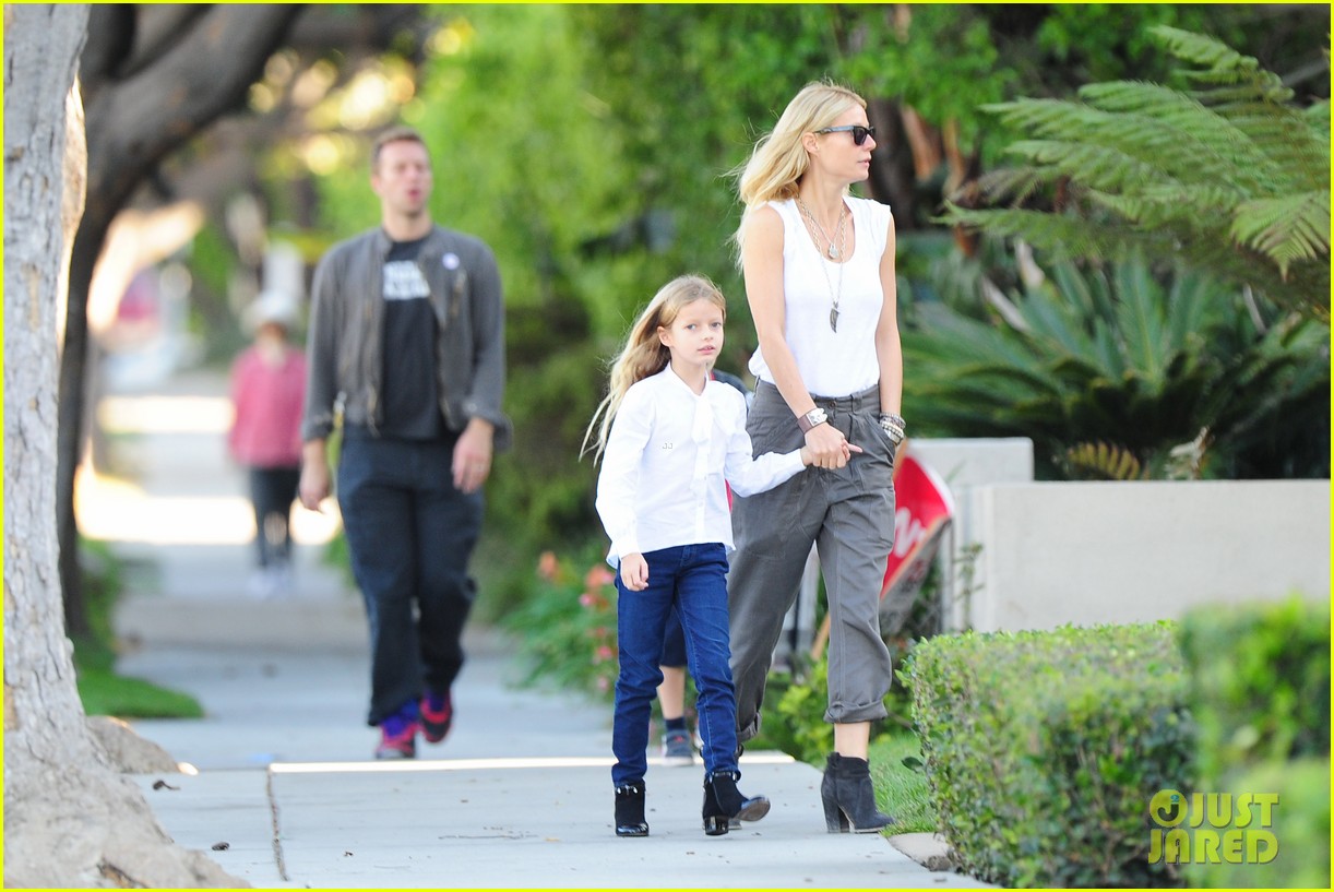 Gwyneth Paltrow & Chris Martin: Family Walk to School!: Photo 2745639 ...