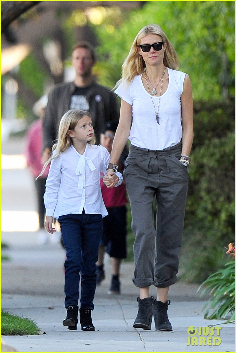 Gwyneth Paltrow & Chris Martin: Family Walk to School!: Photo 2745646 ...