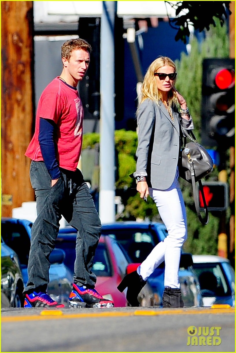 Gwyneth Paltrow & Chris Martin: Toys 'R' Us with the Kids!: Photo ...