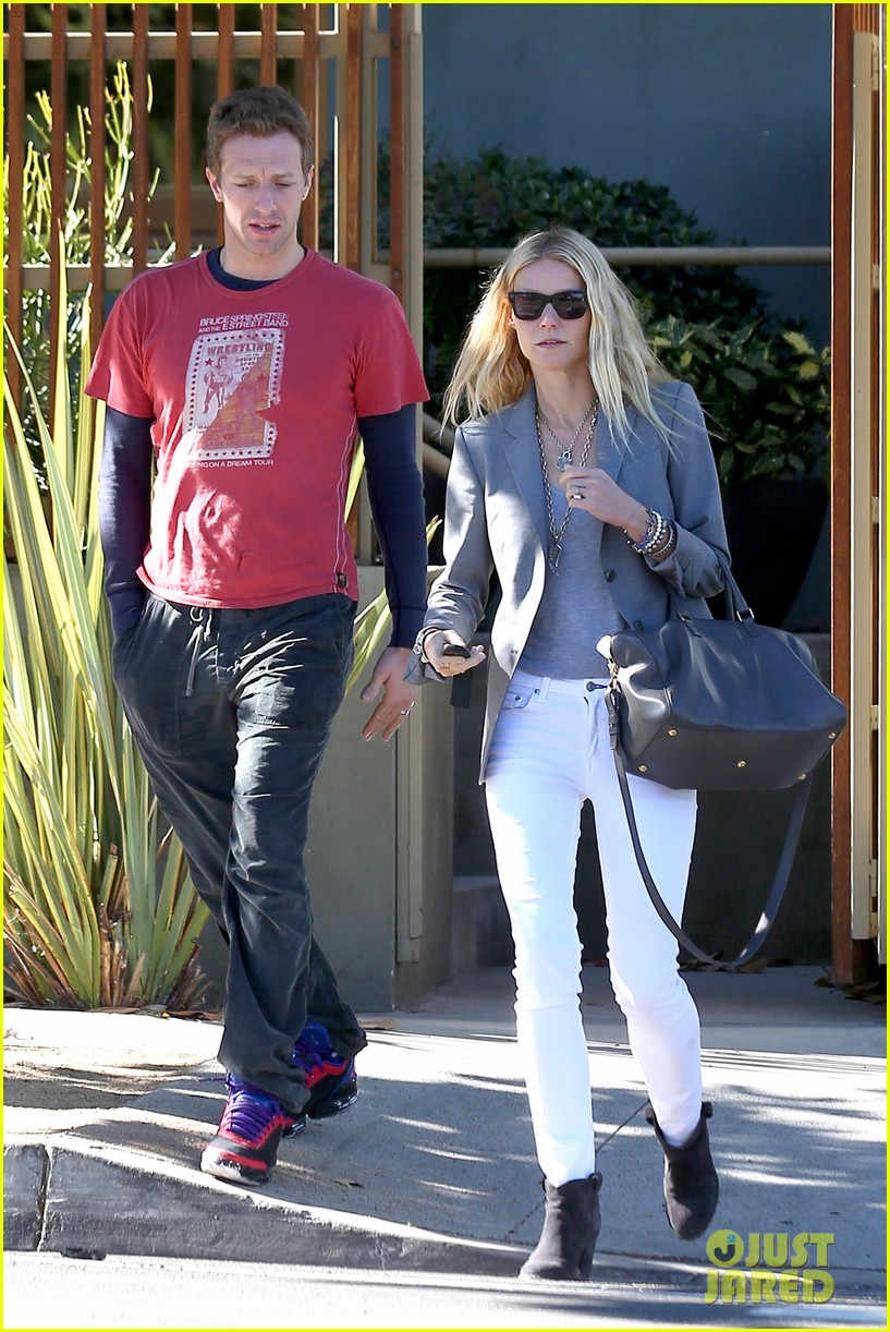Gwyneth Paltrow & Chris Martin: Toys 'R' Us with the Kids!: Photo ...