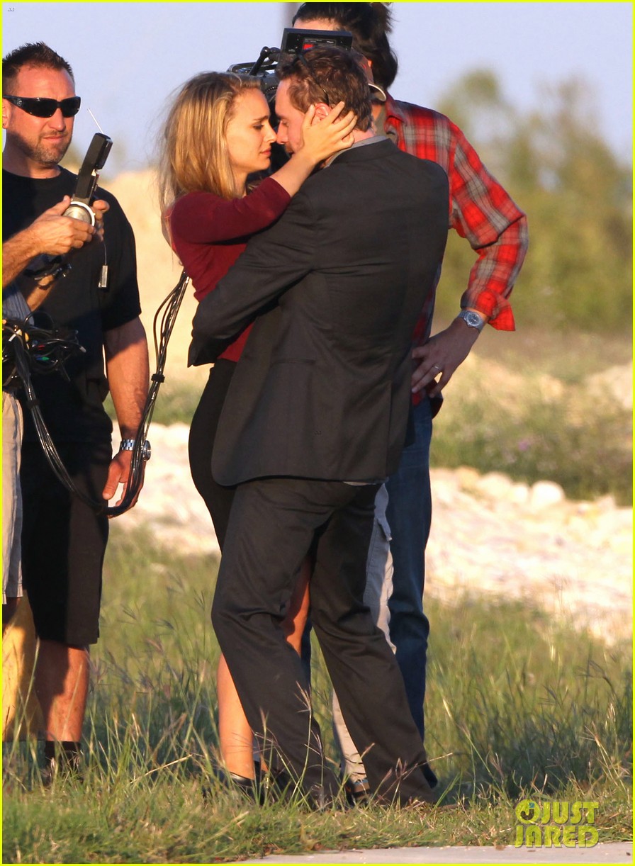 natalie-portman-untitled-malick-project-with-michael-fassbender-photo-2735889-boyd-holbrook-michael-fassbender-natalie-portman-pictures-just-jared