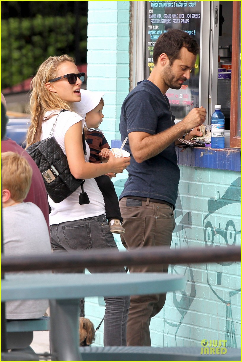 Natalie Portman: Ice Cream Tasting with Aleph!: Photo 2738782 | Aleph