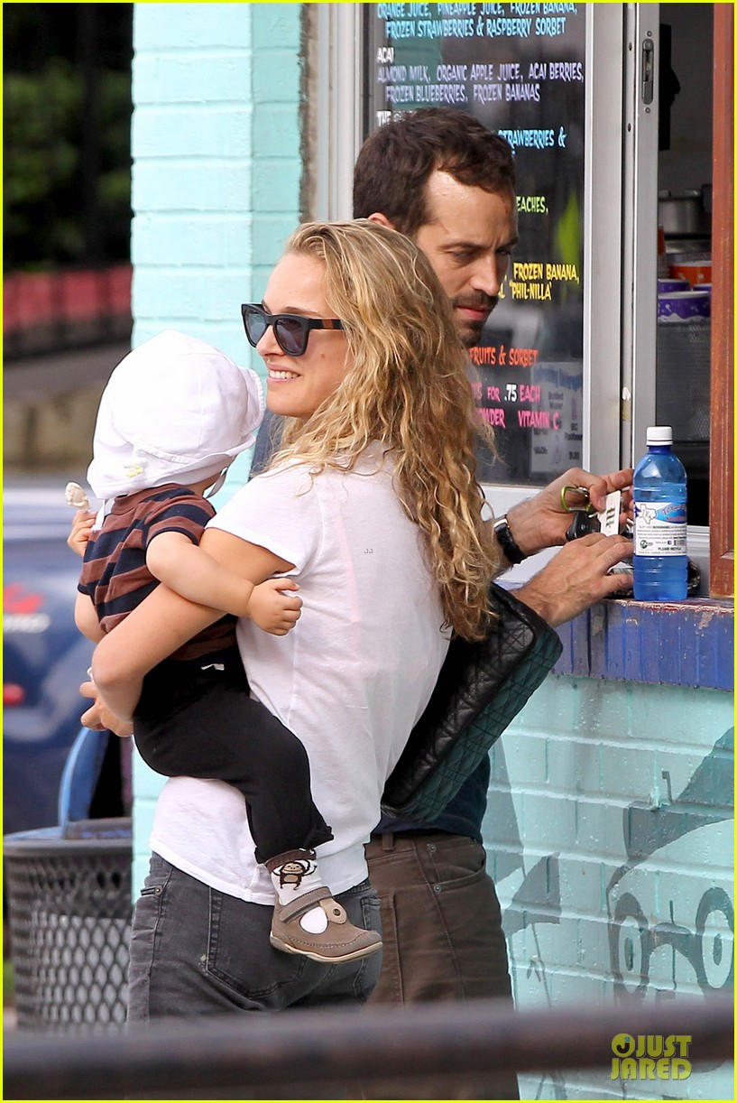 Natalie Portman: Ice Cream Tasting with Aleph!: Photo 2738784 | Aleph