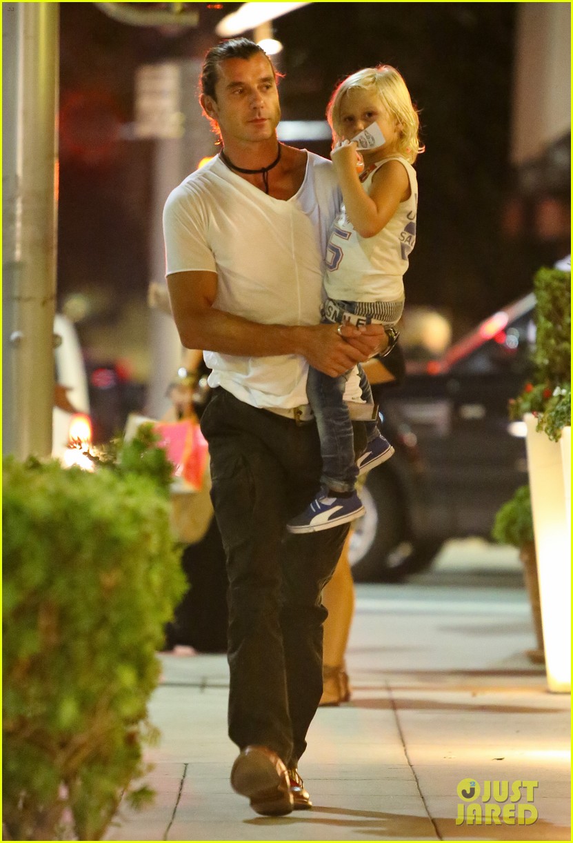 Gwen Stefani Birthday Celebration with the Family! Photo 2732858