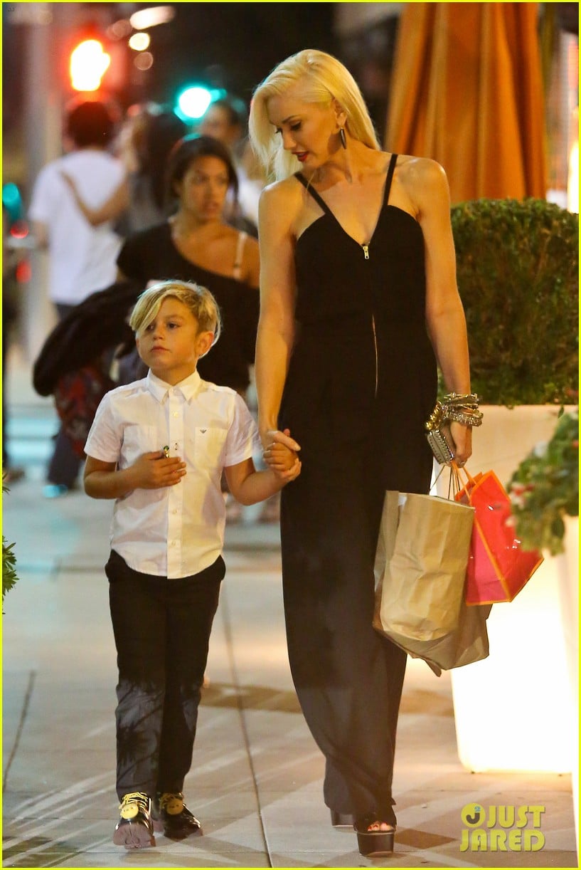 Gwen Stefani: Birthday Celebration with the Family!: Photo 2732860