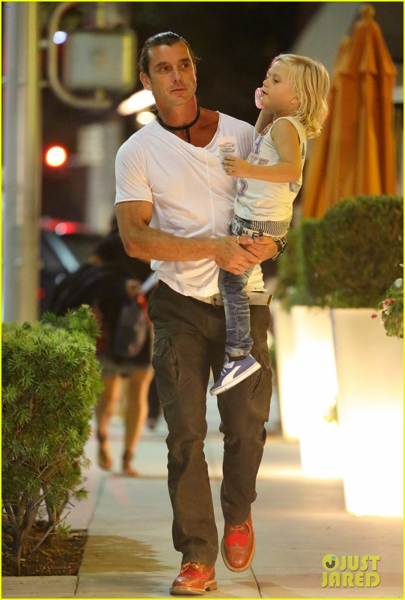 Gwen Stefani: Birthday Celebration with the Family!: Photo 2732863