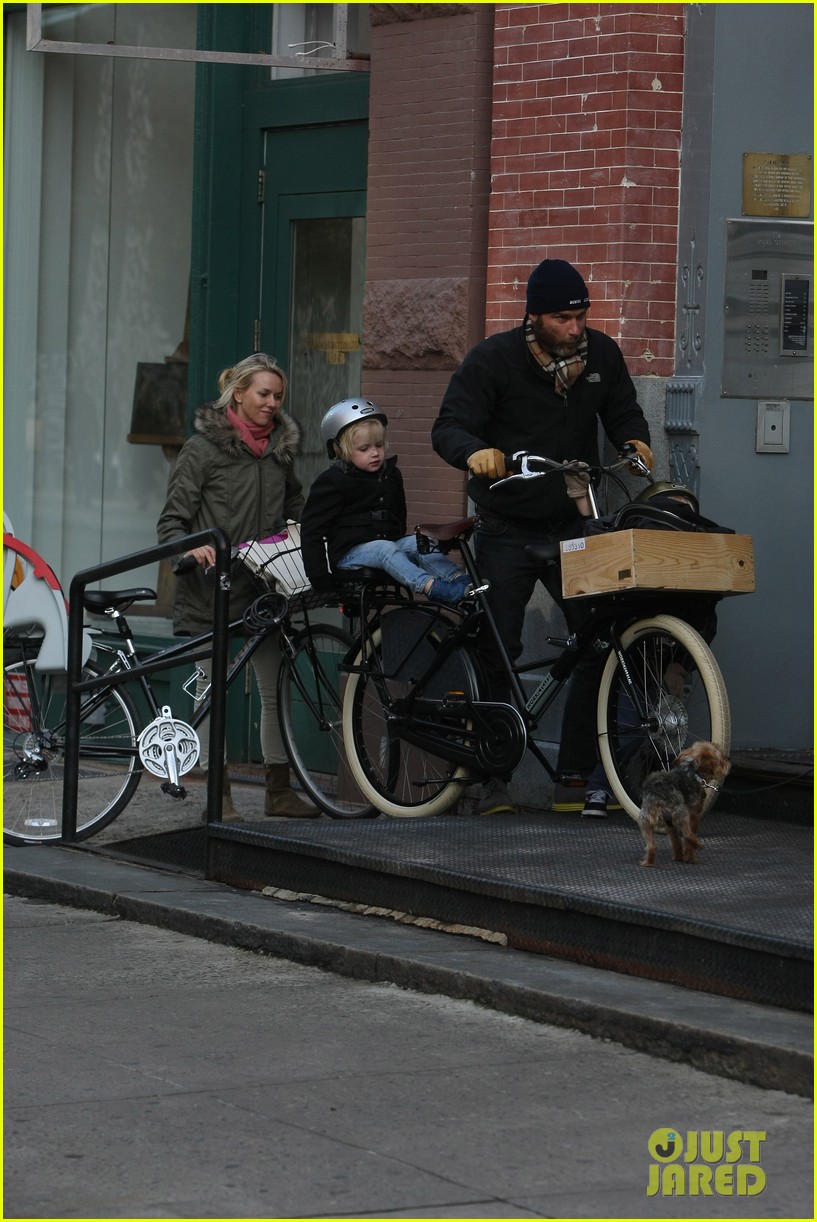 Naomi Watts & Liev Schreiber Sunday Family Stroll! Photo 2737963
