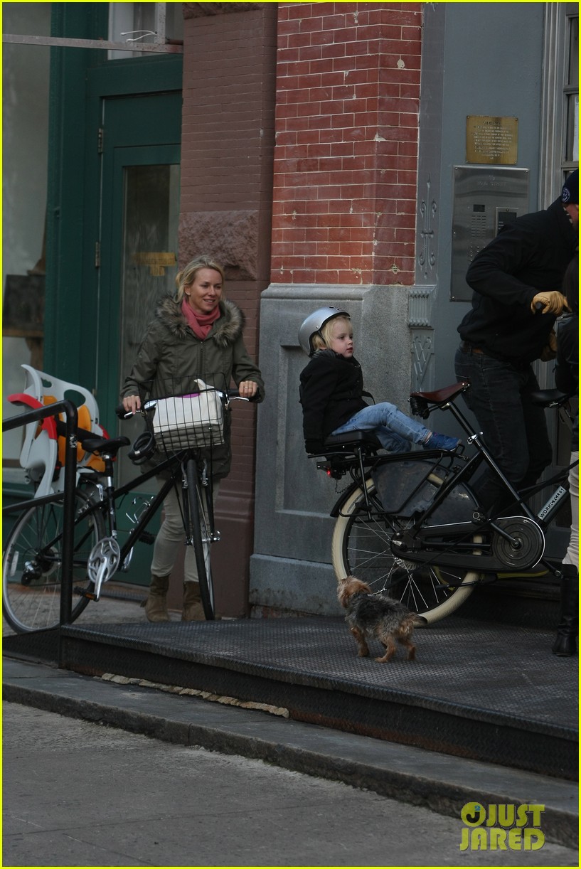 Naomi Watts & Liev Schreiber Sunday Family Stroll! Photo 2737967