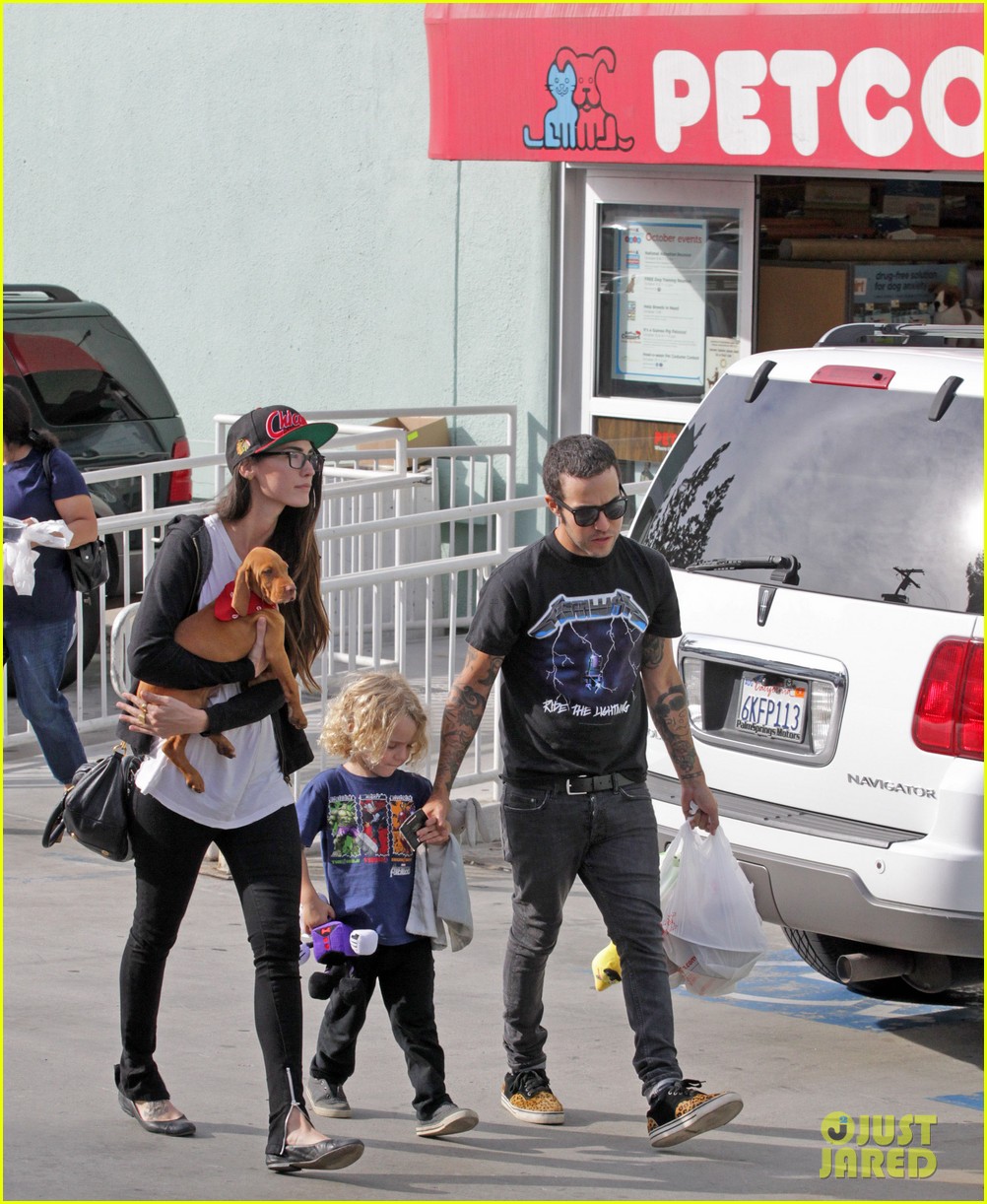 Pete Wentz Petco Stop with Bronx! Photo 2734467 Ashlee Simpson
