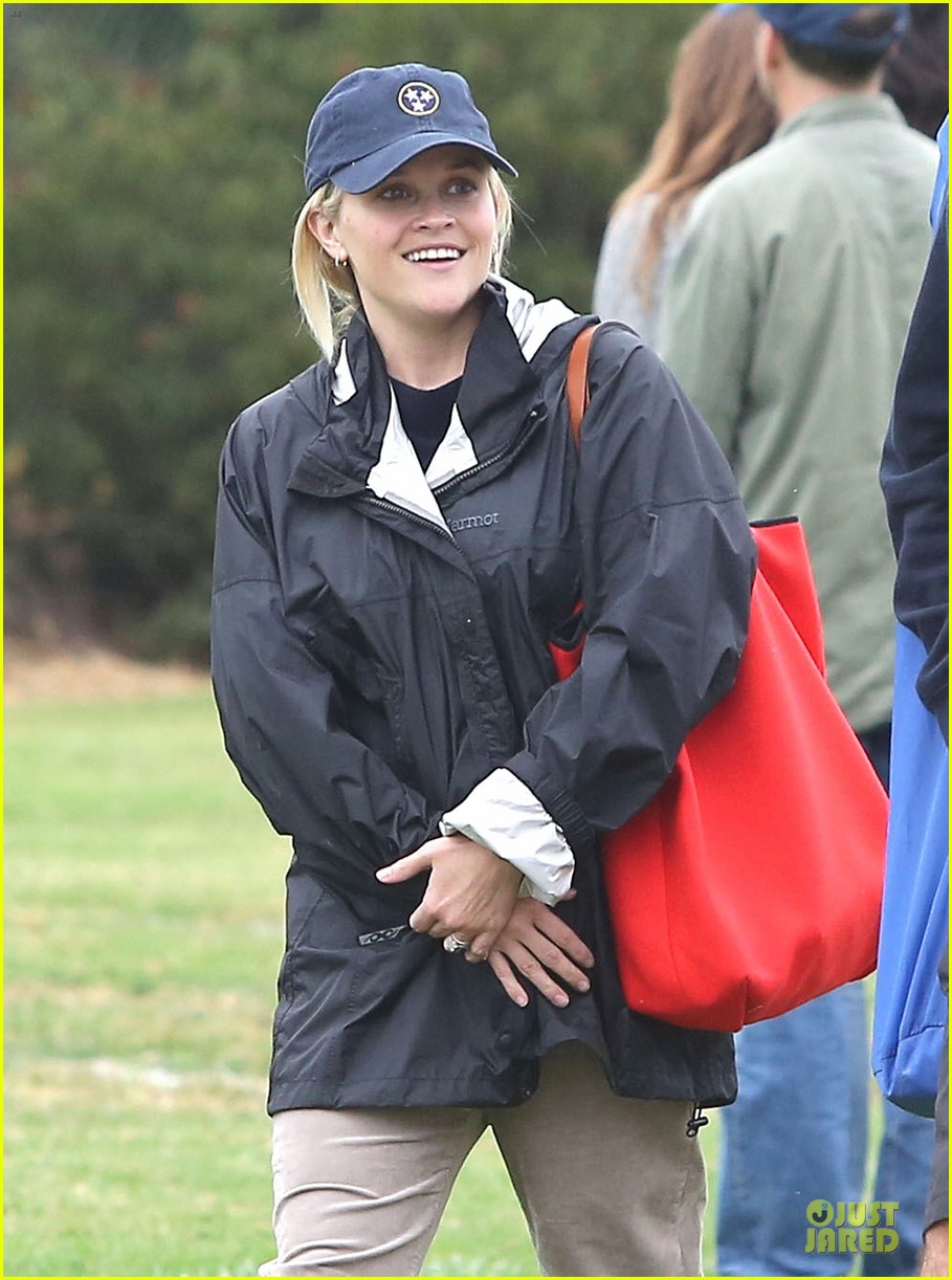 Reese Witherspoon & Jim Toth Deacon's Soccer Game! Photo 2741630