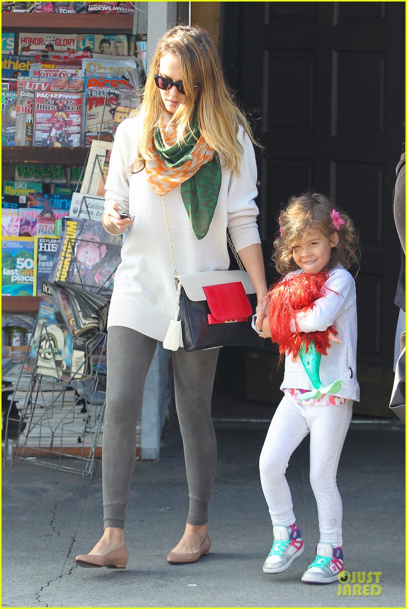 Jessica Alba Holiday Shopping with Honor! Photo 2763769 Cash Warren