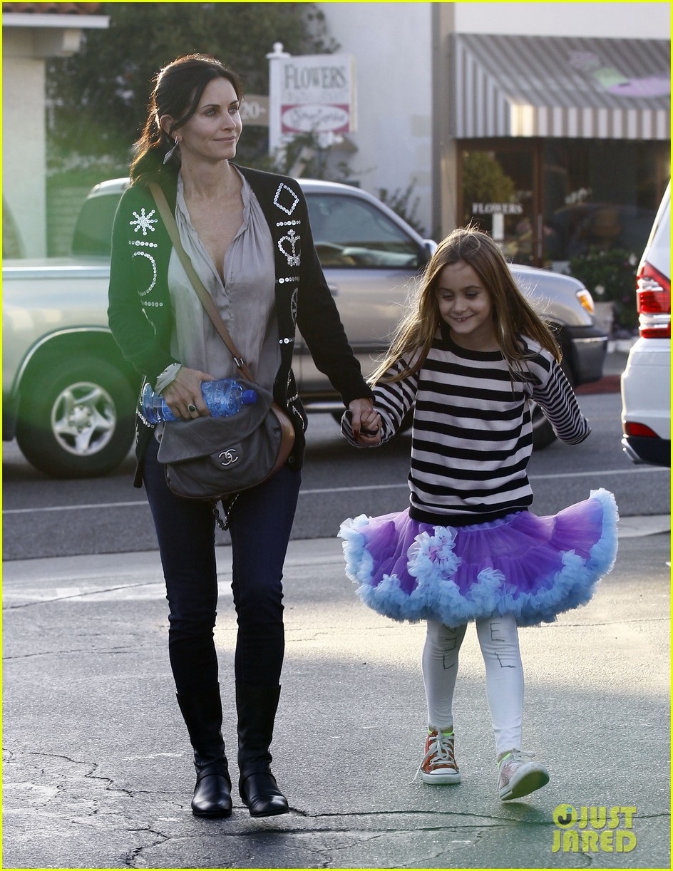 Photo: courteney cox coco halloween shopping fun 06 | Photo 2749373
