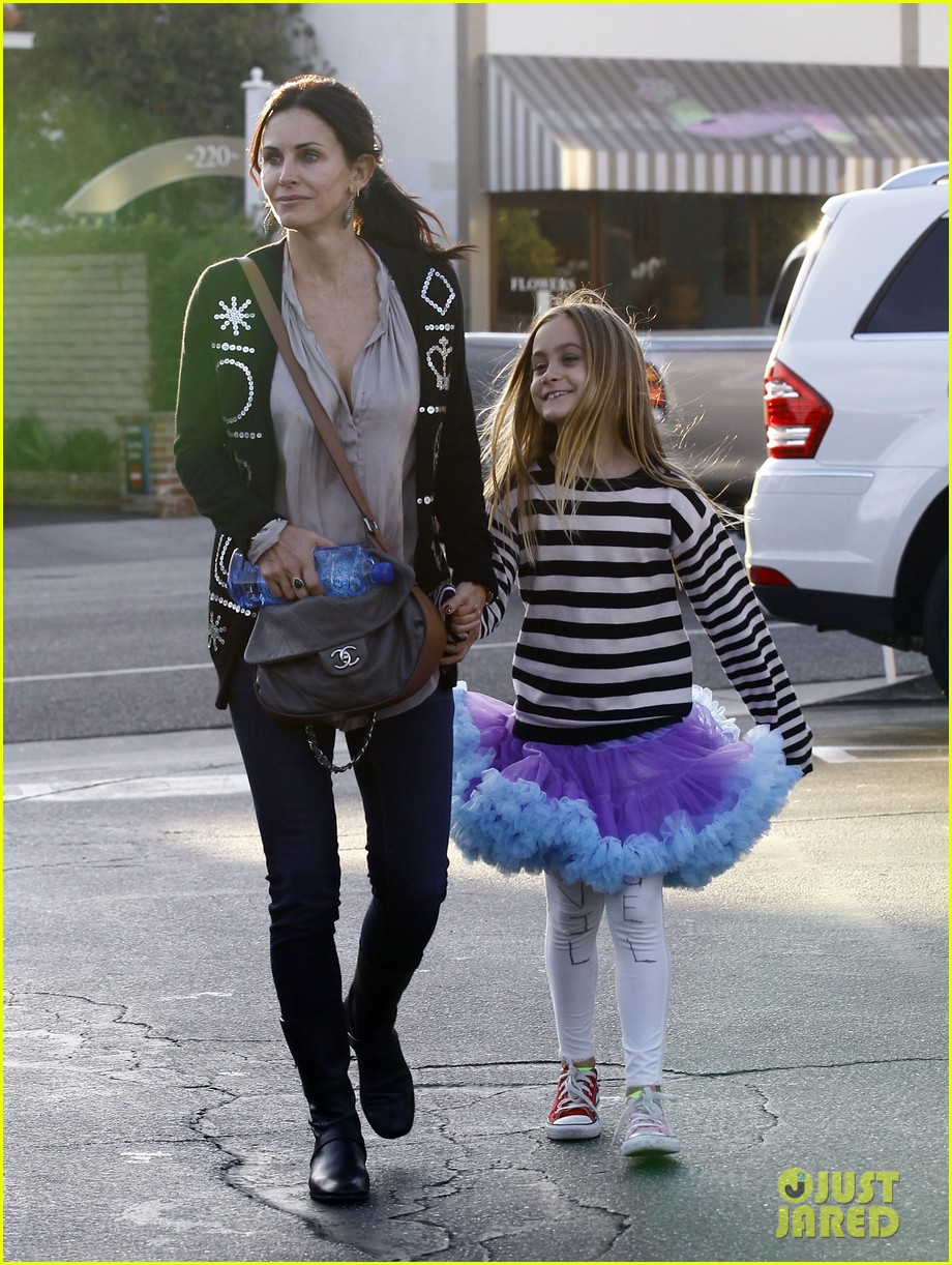Courteney Cox & Coco Halloween Shopping Fun! Photo 2749375