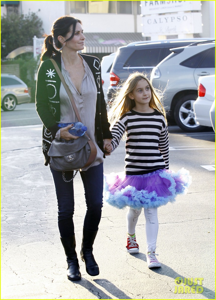 Courteney Cox & Coco Halloween Shopping Fun! Photo 2749376