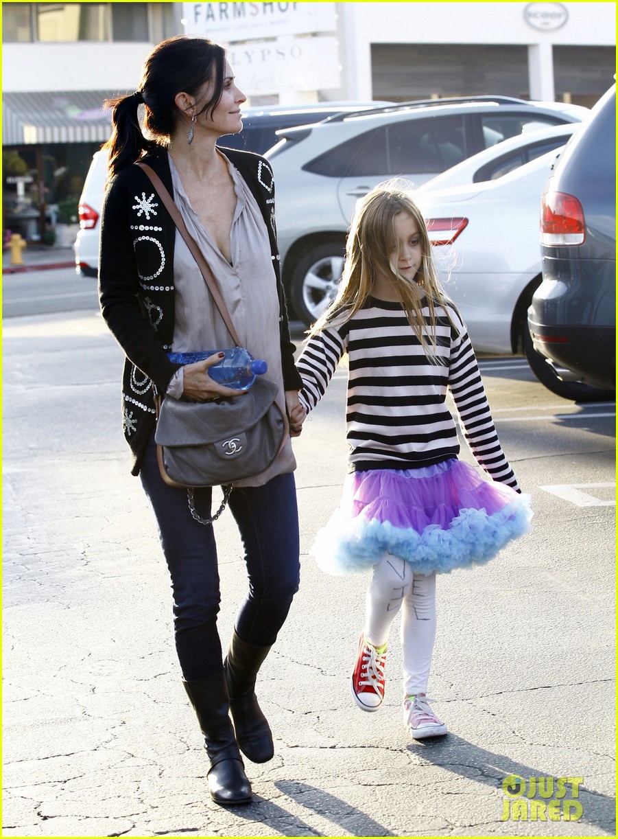Courteney Cox & Coco Halloween Shopping Fun! Photo 2749377