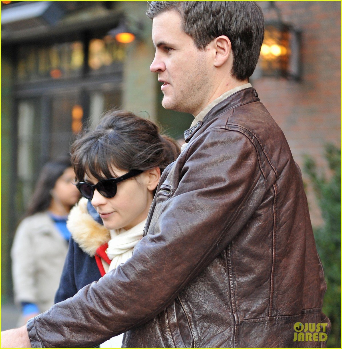 Zooey Deschanel & Jamie Linden Holding Hands in NYC! Photo 2762953