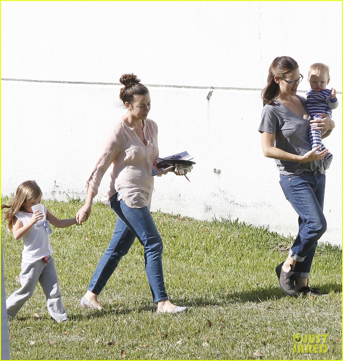 Jennifer Garner 'Buyers Club' Break with Seraphina & Samuel! Photo