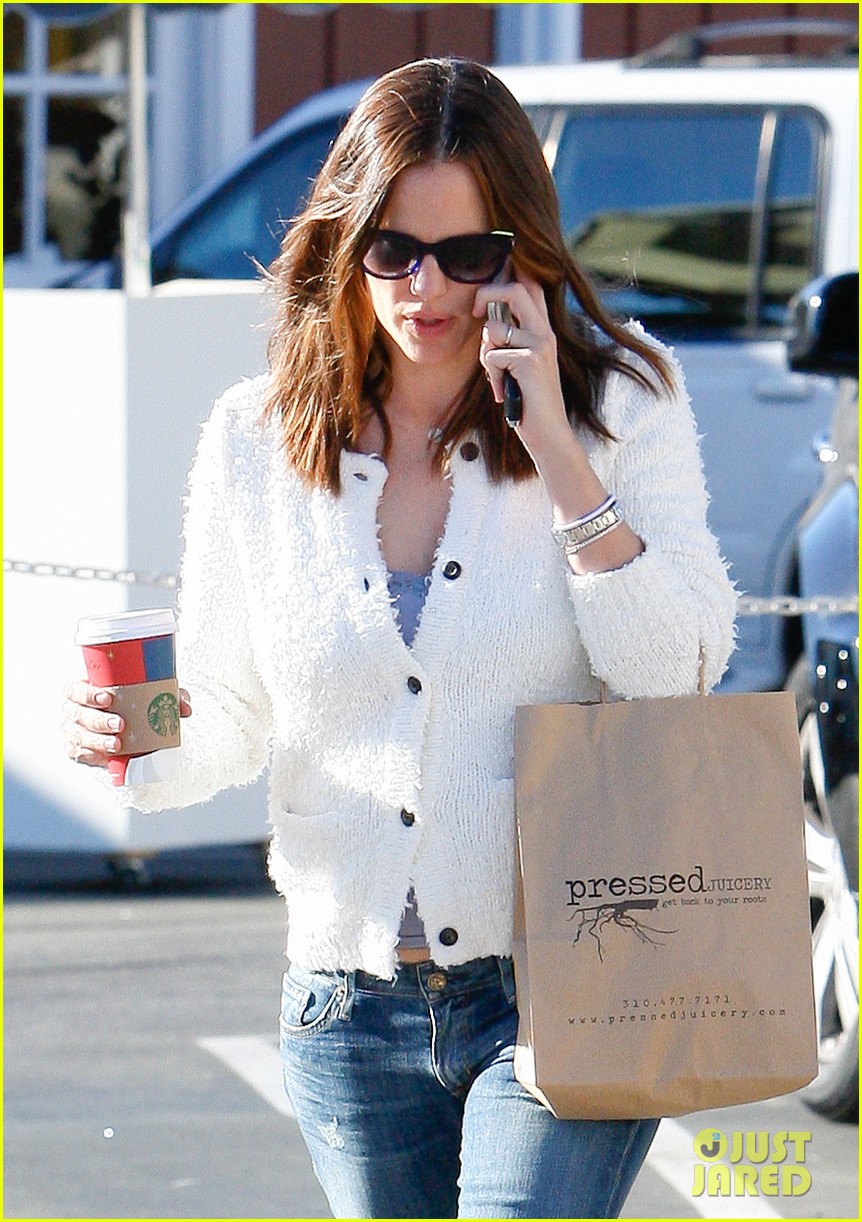 Jennifer Garner Frozen Yogurt Treat with Violet & Seraphina! Photo