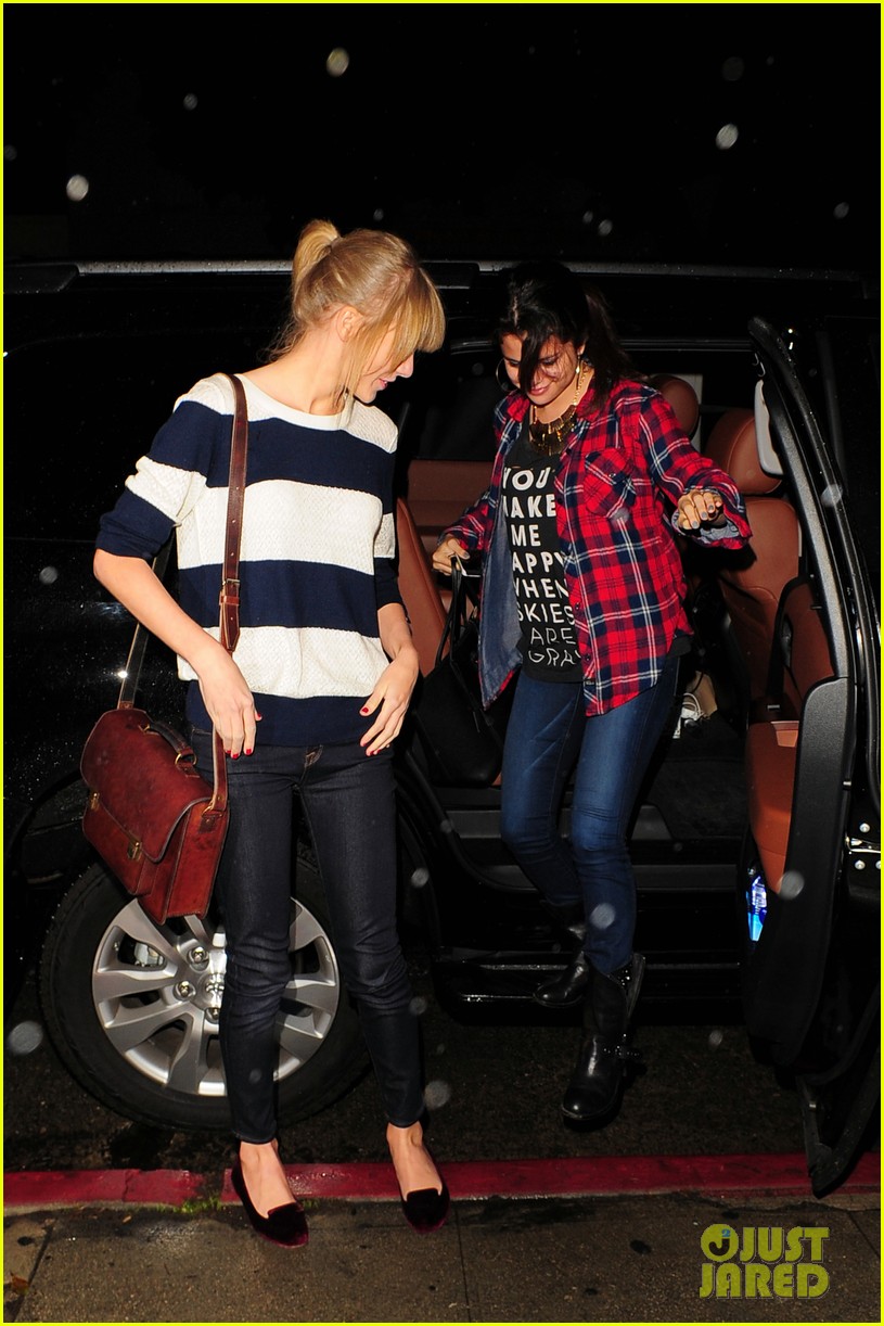 Selena Gomez & Taylor Swift: Saturday Night Dinner Duo!: Photo 2759822