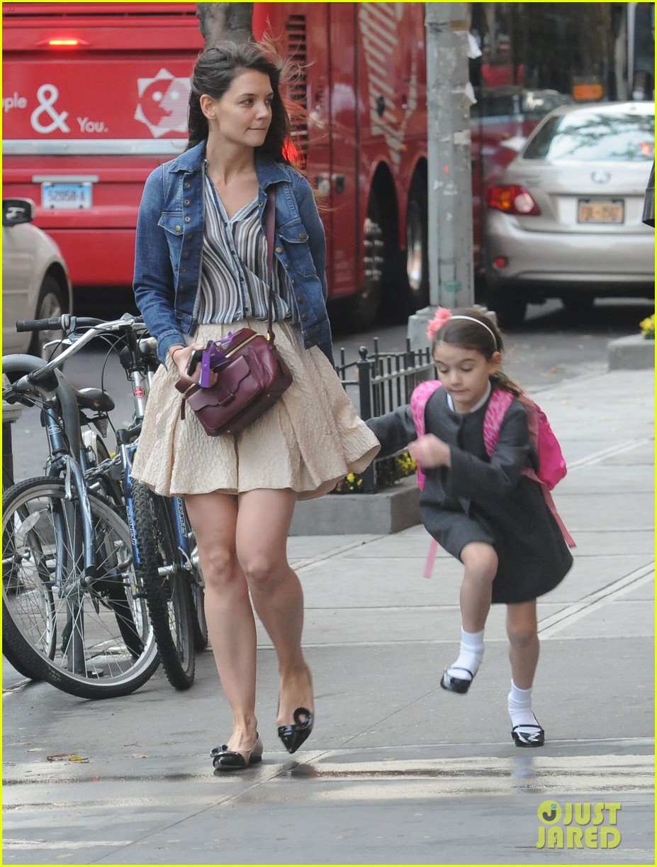 Katie Holmes Afternoon Stroll with Suri! Photo 2756053 Katie Holmes