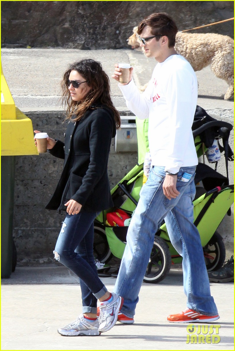 Mila Kunis & Ashton Kutcher: Bondi to Bronte Beach Walk!: Photo 2749769