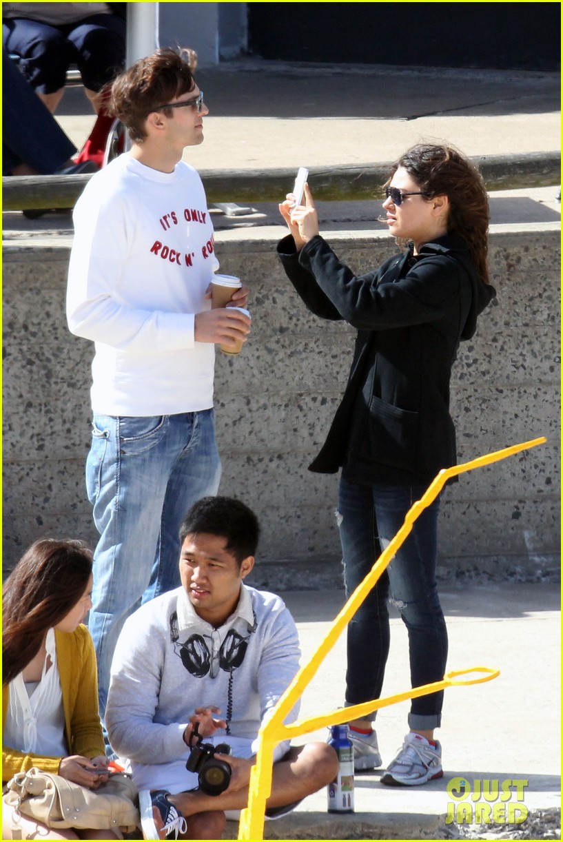 Mila Kunis & Ashton Kutcher: Bondi to Bronte Beach Walk!: Photo 2749773