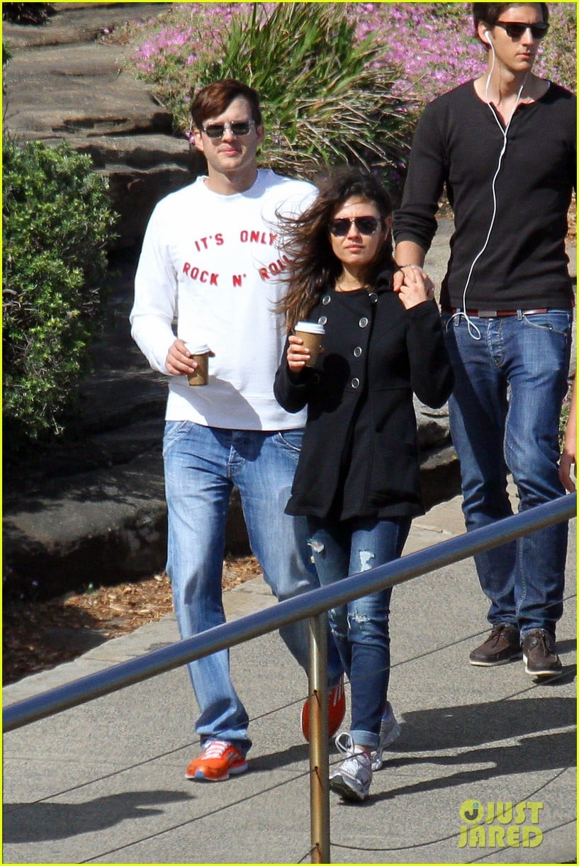 Mila Kunis & Ashton Kutcher: Bondi to Bronte Beach Walk!: Photo 2749775