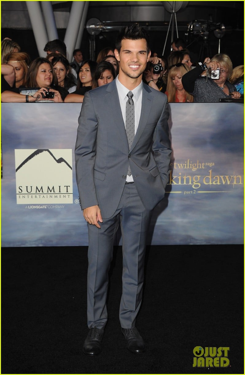 Taylor Lautner 'Twilight Breaking Dawn Part 2' Premiere! Photo