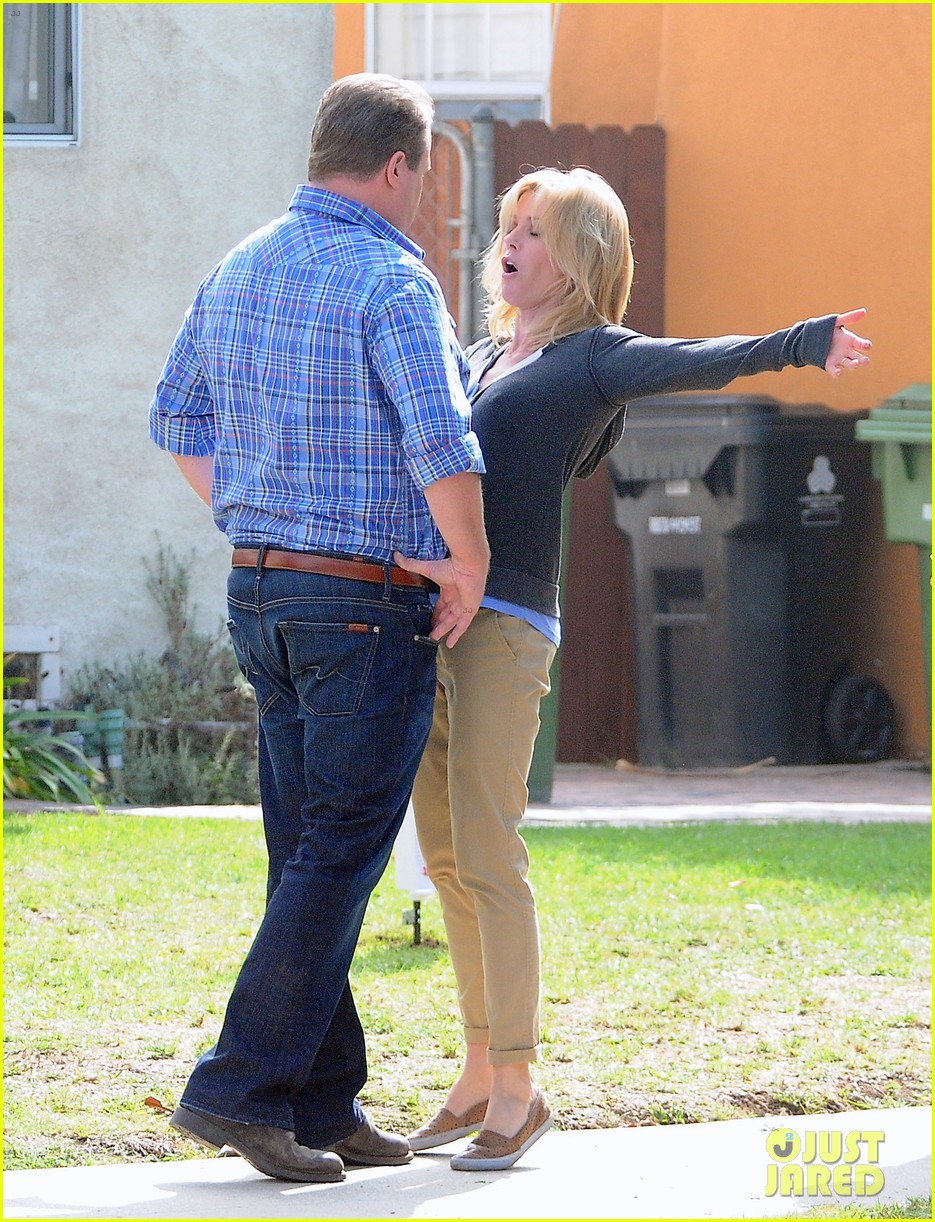 Julie Bowen 'Modern Family' Filming! Photo 2749637 Eric Stonestreet, Jesse Tyler Ferguson