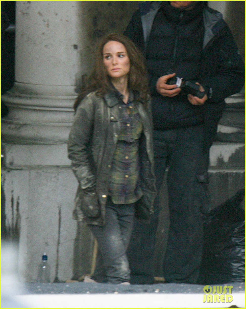 Natalie Portman: 'Thor: The Dark World' Set!: Photo 2761895 | Chris