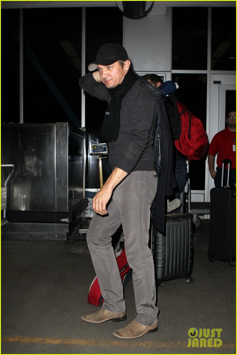 Jeremy Renner 'SNL' Hosting Gig Brings in Solid Ratings! Photo