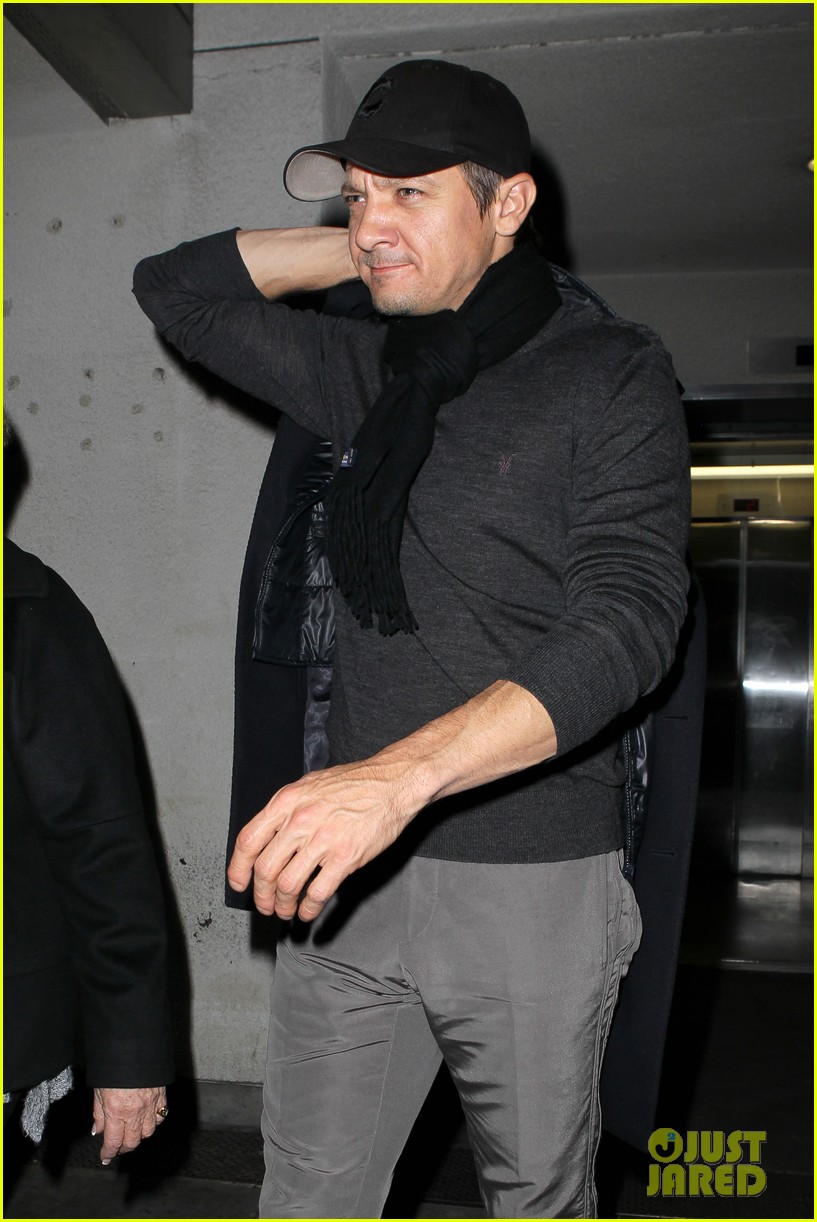 Jeremy Renner 'SNL' Hosting Gig Brings in Solid Ratings! Photo