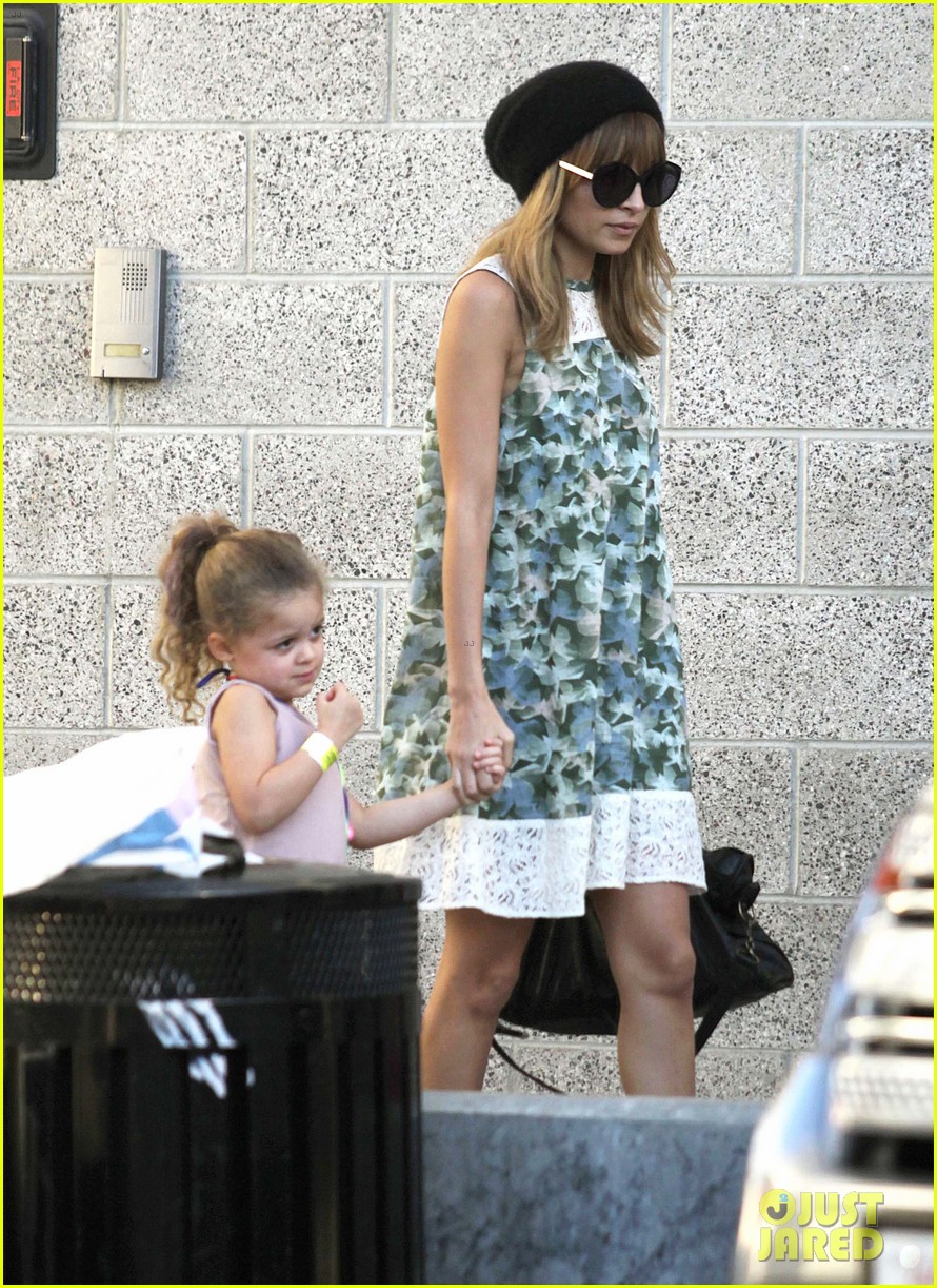Nicole Richie & Daughter Harlow: Concert Cuties!: Photo 2763473 ...