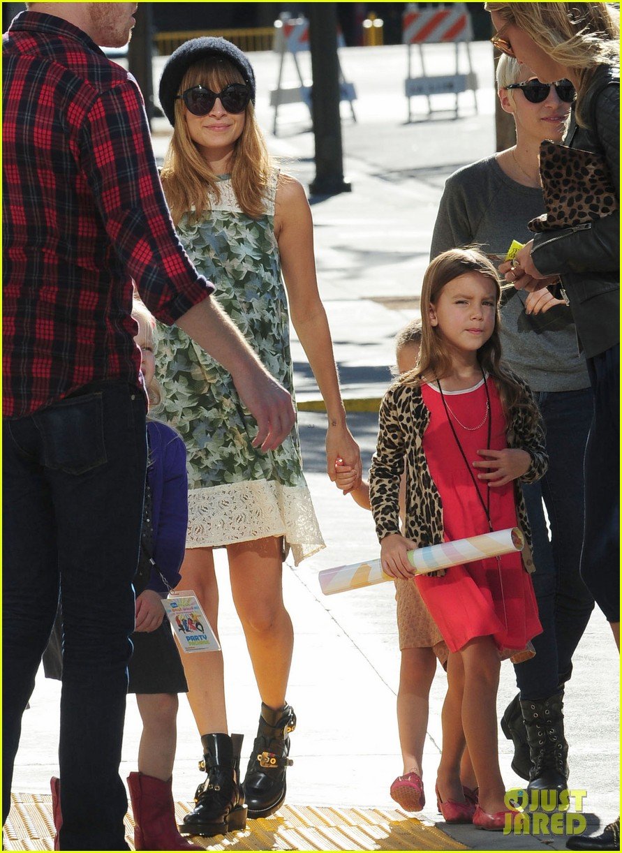 Nicole Richie & Daughter Harlow: Concert Cuties!: Photo 2763481 ...