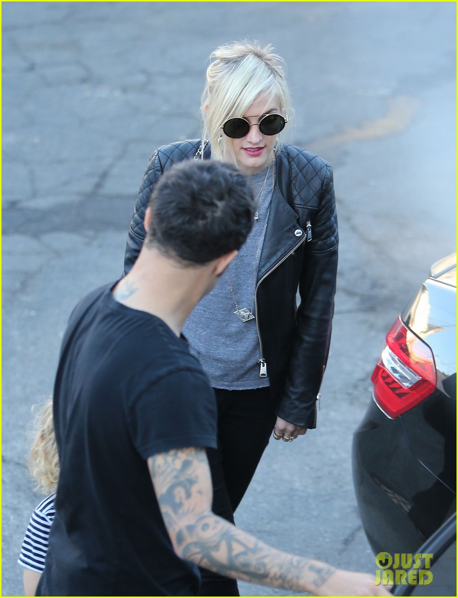 Ashlee Simpson's 'Bat For A Heart' Listen Now! Photo 2761985