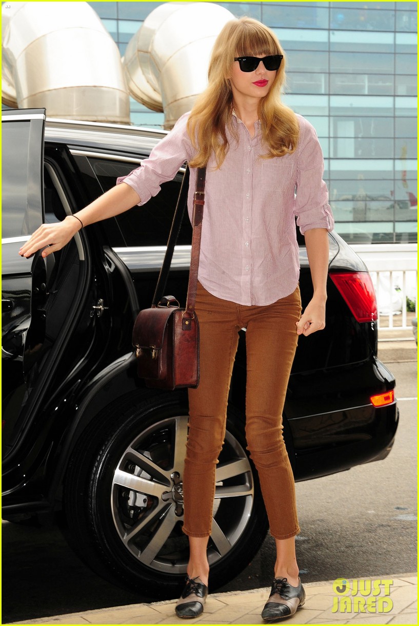 Taylor Swift 'Begin Again' Performance on 'Ellen' Today! Photo