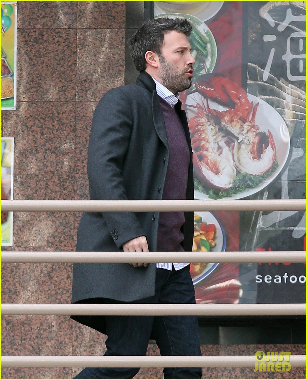Ben Affleck Gets Lunch While Jennifer Garner Picks Up Violet! Photo